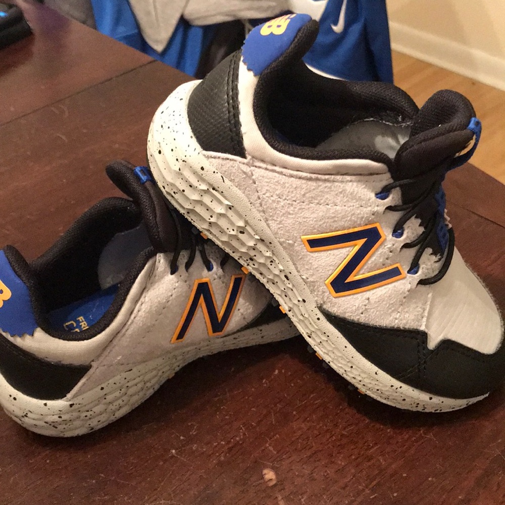 New Balance tennis shoes